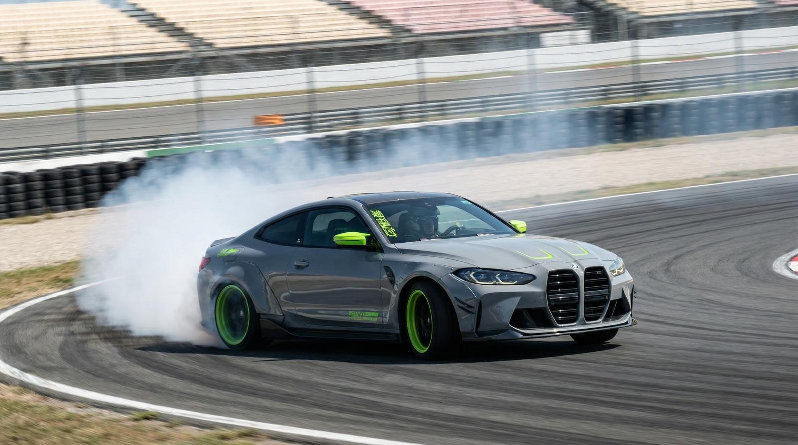 丝袜 - 赛道漂移挑战：改装M4极限测试视频